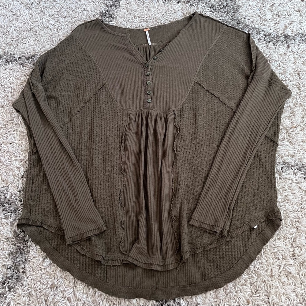 🦩 Free People Leo Henley Waffle Thermal Top - Olive Green Medium - Picture 2 of 12